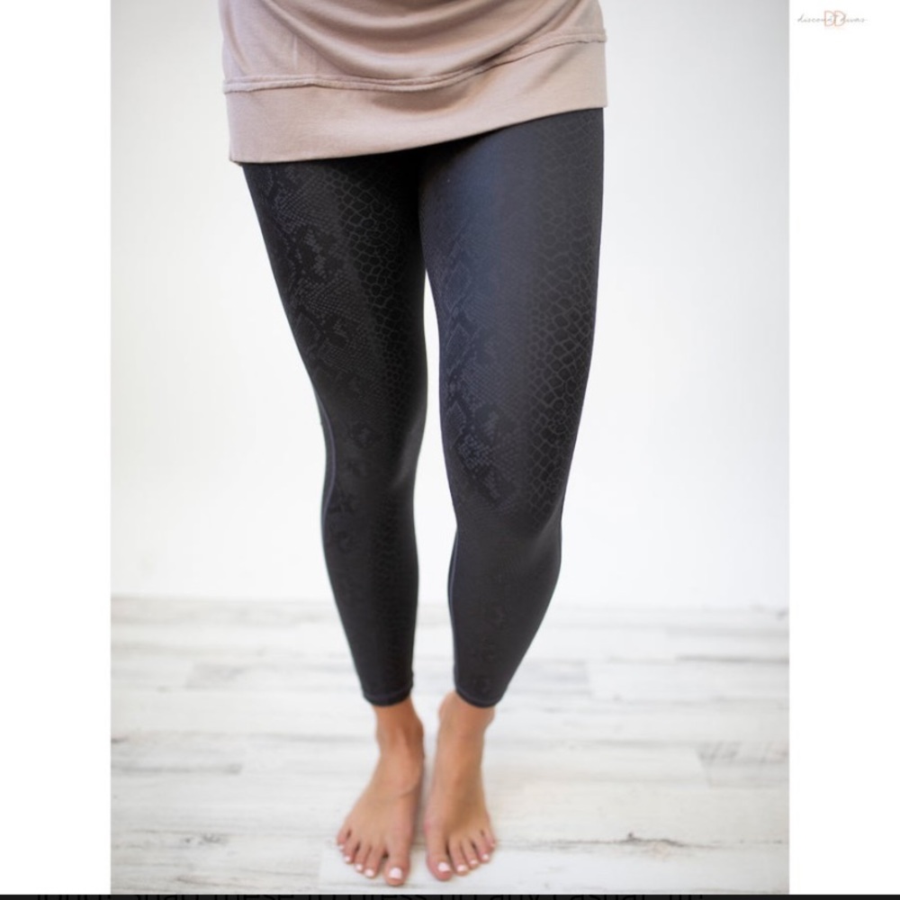 Mono B Leggings size small